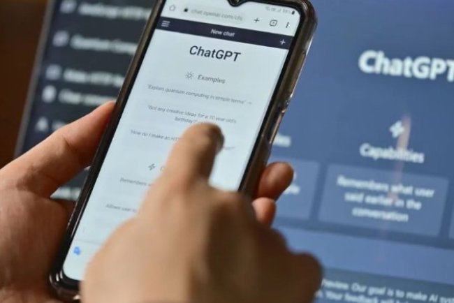 ChatGPT फिर मचा रहा है धूम, Ghibli के बाद अब ब्लैक एंड व्हाइट फोटो को बना रहा है कलरफुल