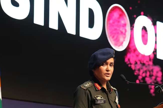 कर्नल करेजियस(Colonel Courageous): ऑपरेशन सिंदूर(Op Sindoor) की ब्रीफिंग में चमकने वाली सेना अधिकारी सोफिया कुरैशी(Sophia Qureshi) कौन हैं?