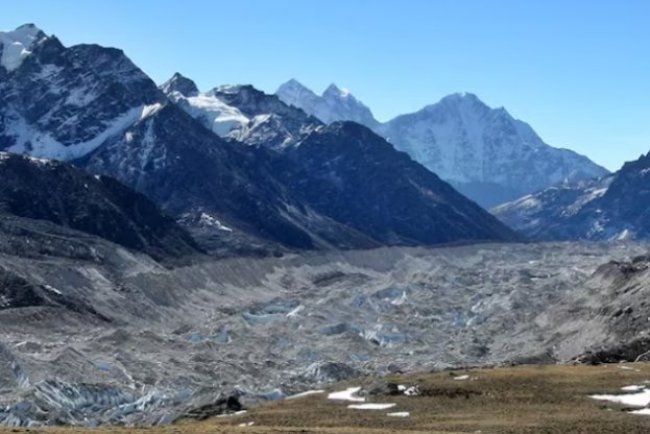 मात्र 20 वर्षों में हिमालय(Himalayas) में ग्लेशियर(glaciers) गायब हो गये, जिनका वजन 570 मिलियन हाथियों के वजन के बराबर है।