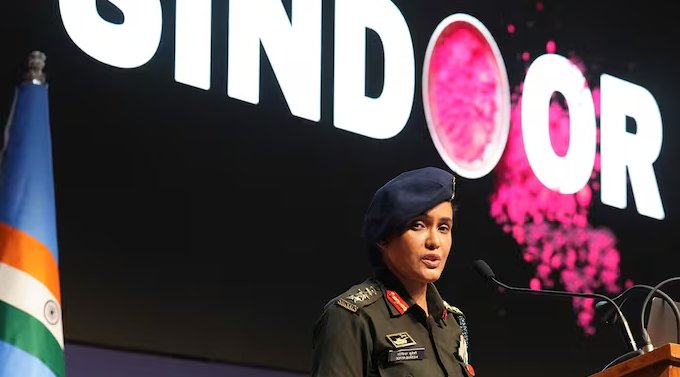 कर्नल करेजियस(Colonel Courageous): ऑपरेशन सिंदूर(Op Sindoor) की ब्रीफिंग में चमकने वाली सेना अधिकारी सोफिया कुरैशी(Sophia Qureshi) कौन हैं?