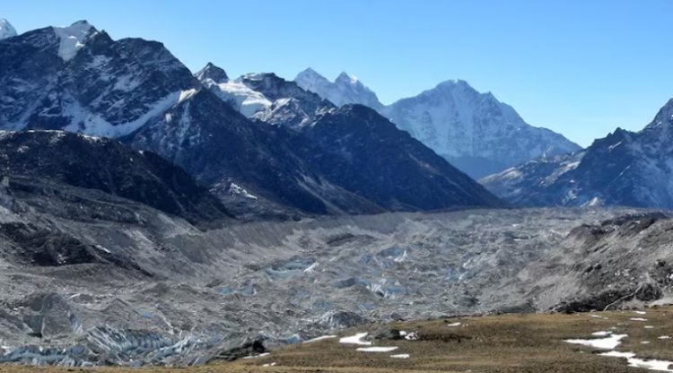 मात्र 20 वर्षों में हिमालय(Himalayas) में ग्लेशियर(glaciers) गायब हो गये, जिनका वजन 570 मिलियन हाथियों के वजन के बराबर है।